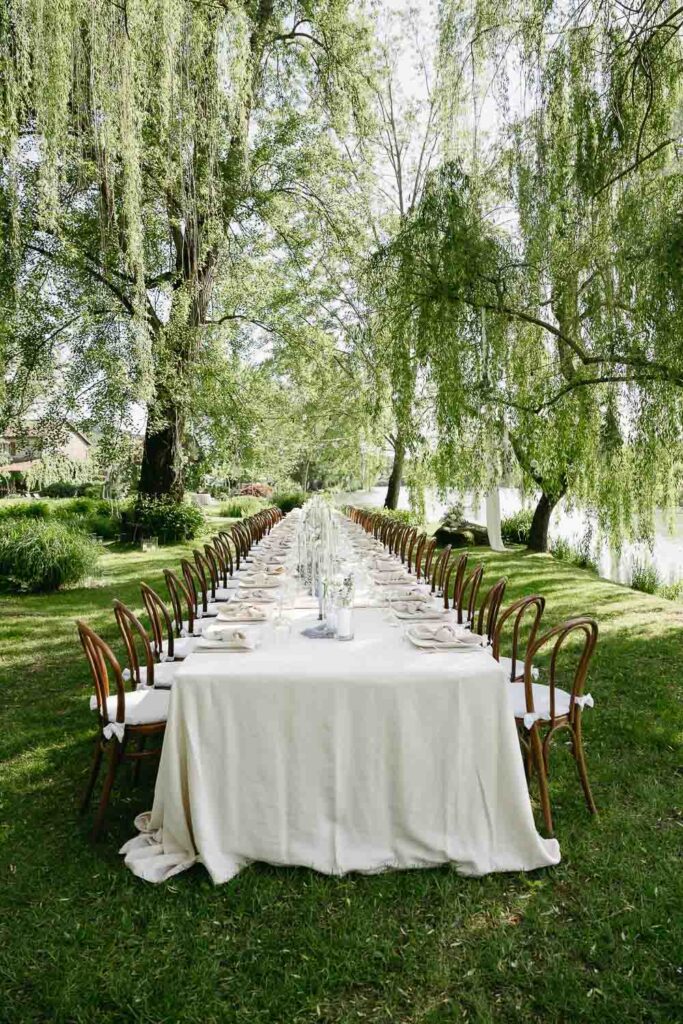 Elegant riverside dinner setup at La Finestra Sul Fiume
